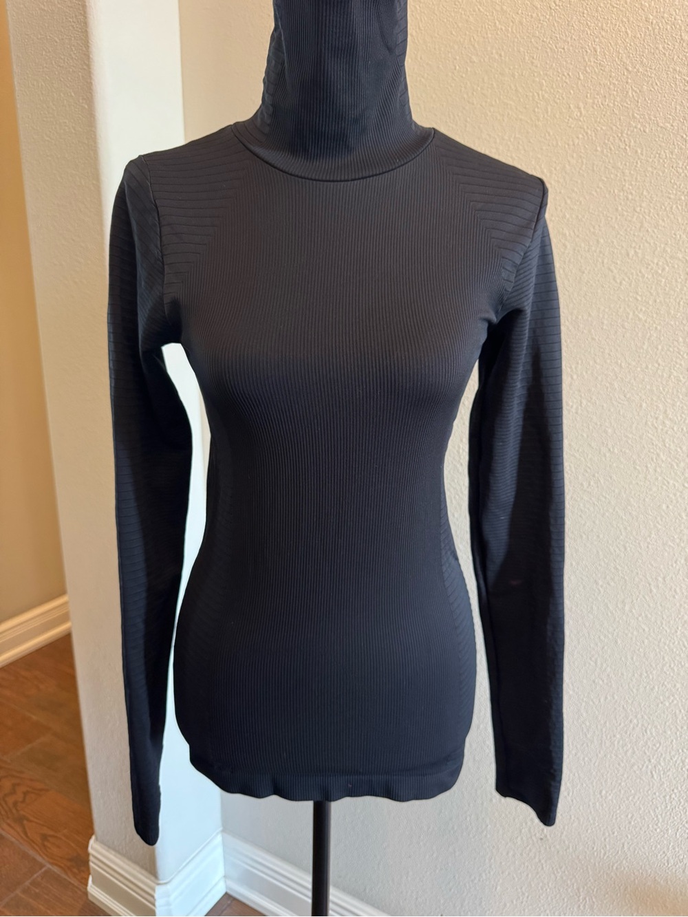 Athleta flurry Black Turtleneck XS EEEUC